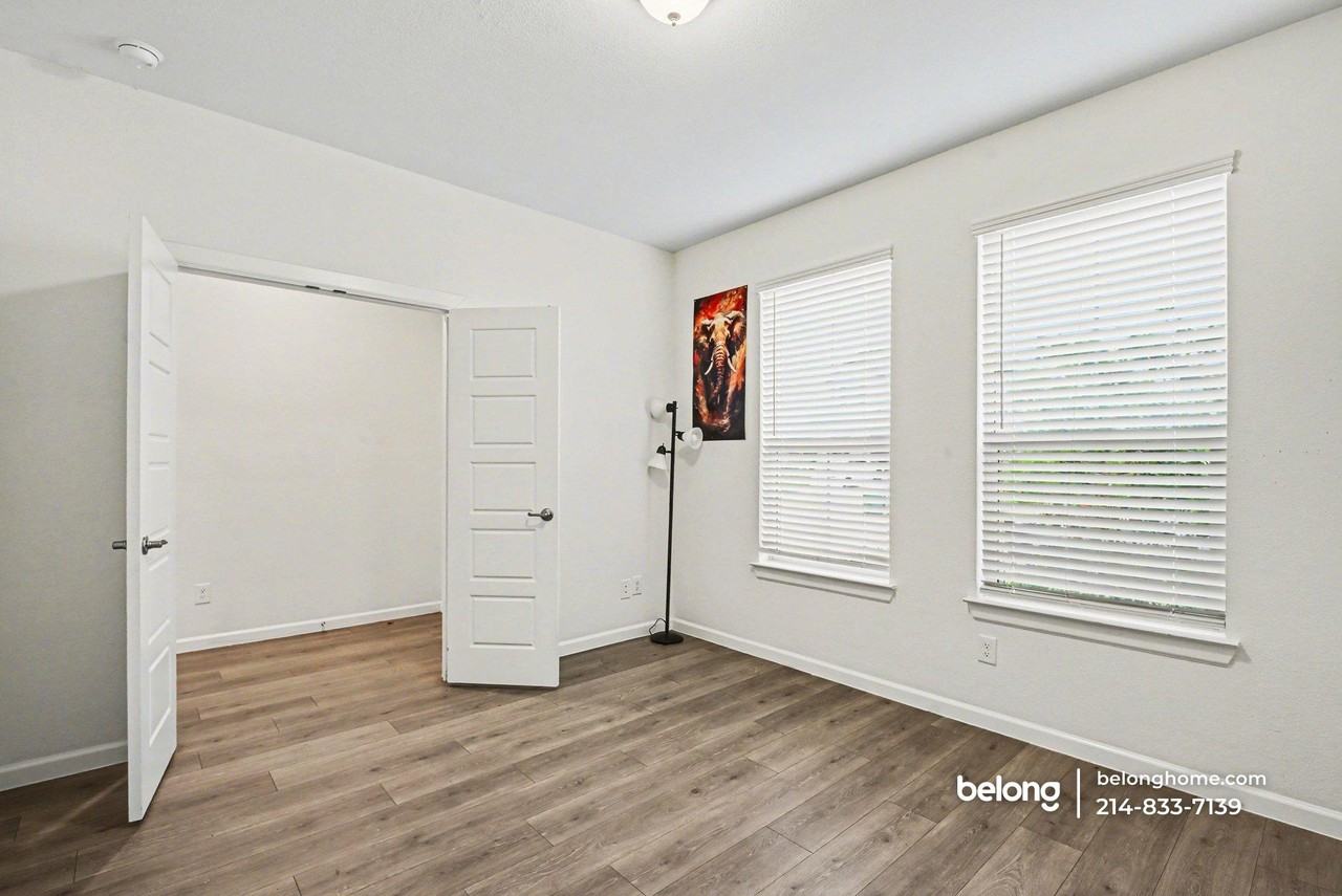 5458 Ridgeway Dr - Photo 2 of 17