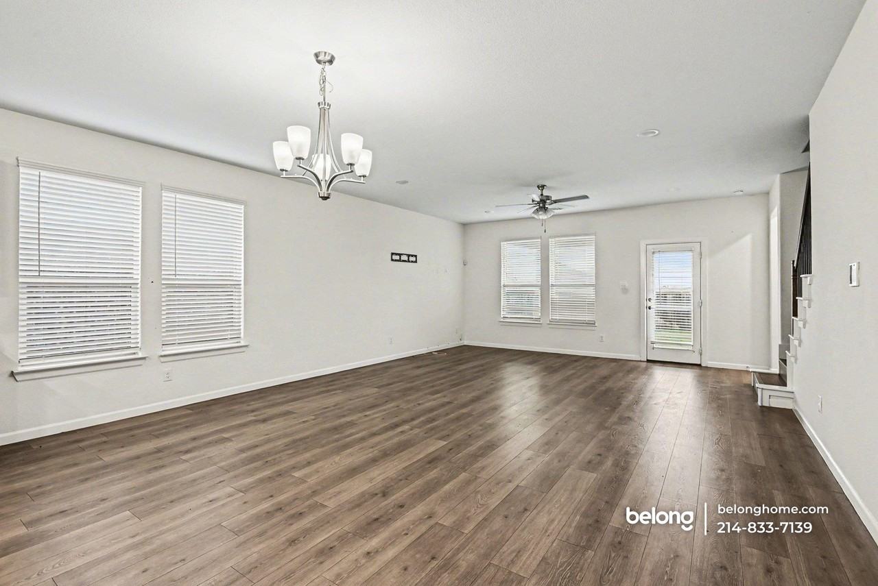 5458 Ridgeway Dr - Photo 5 of 17