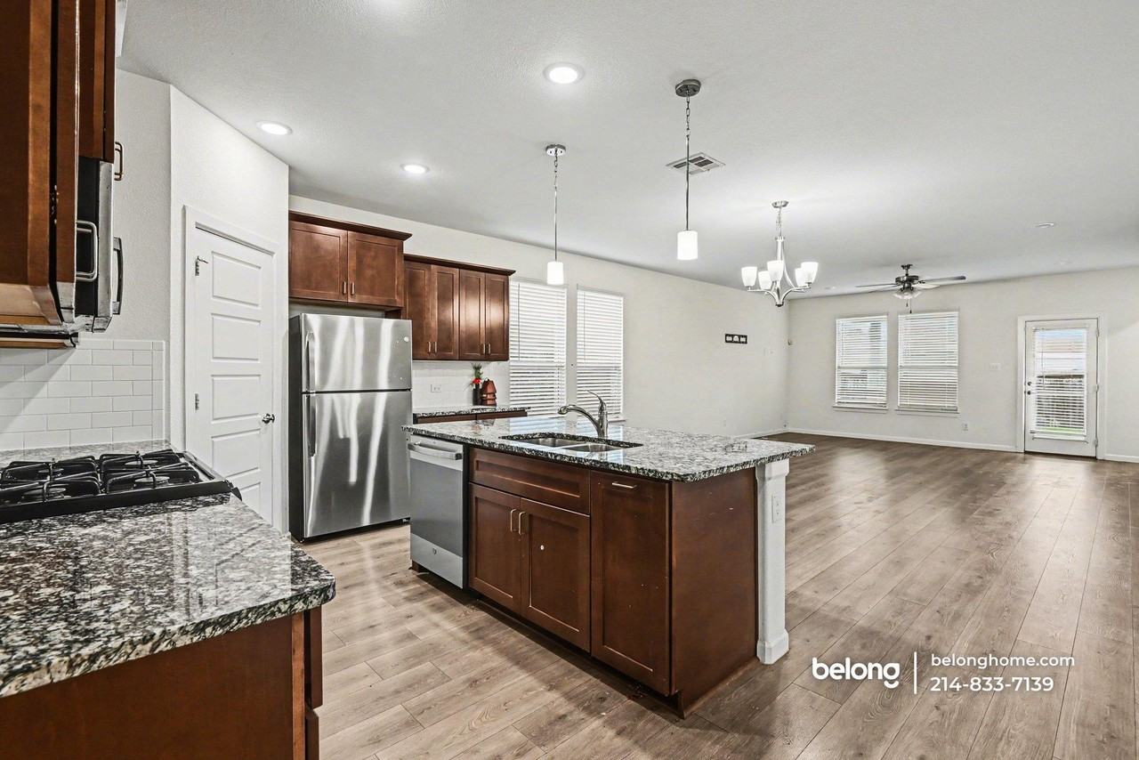 5458 Ridgeway Dr - Photo 6 of 17