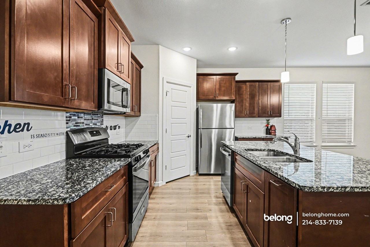 5458 Ridgeway Dr - Photo 7 of 17