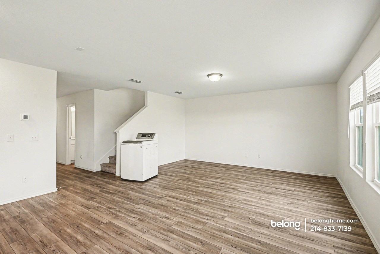 1020 Valerian Dr - Photo 2 of 16