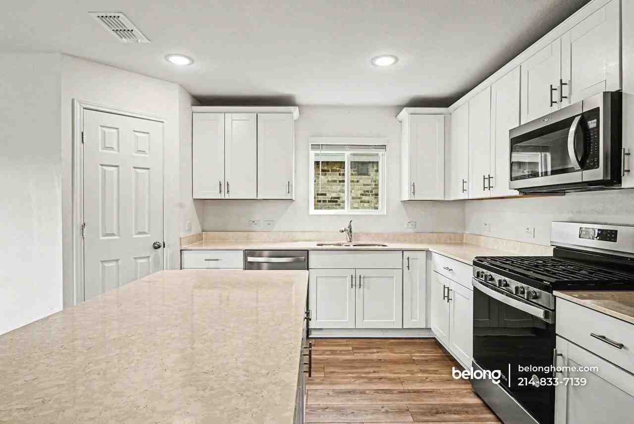 1020 Valerian Dr - Photo 5 of 16