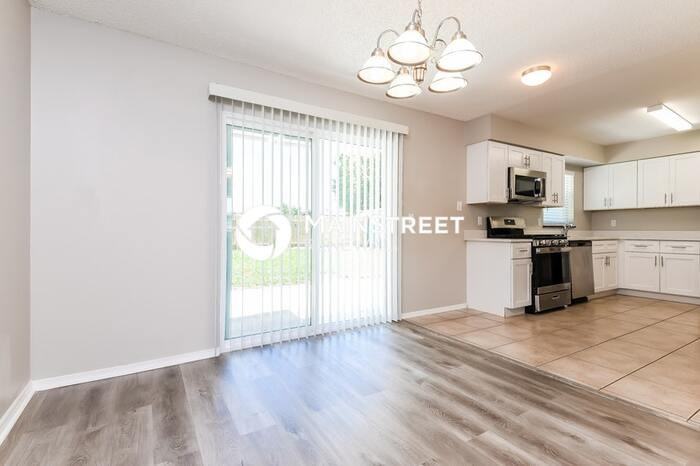 751 Evangeline Ave - Photo 5 of 16