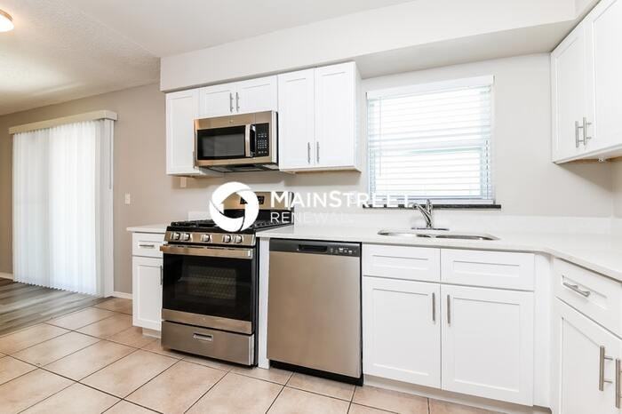 751 Evangeline Ave - Photo 6 of 16