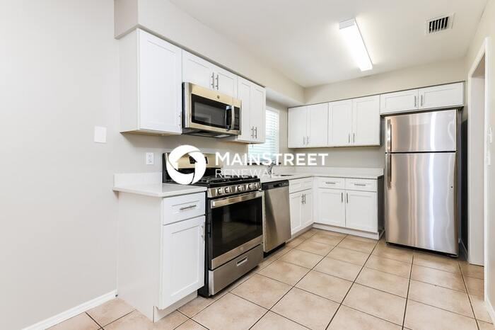 751 Evangeline Ave - Photo 7 of 16