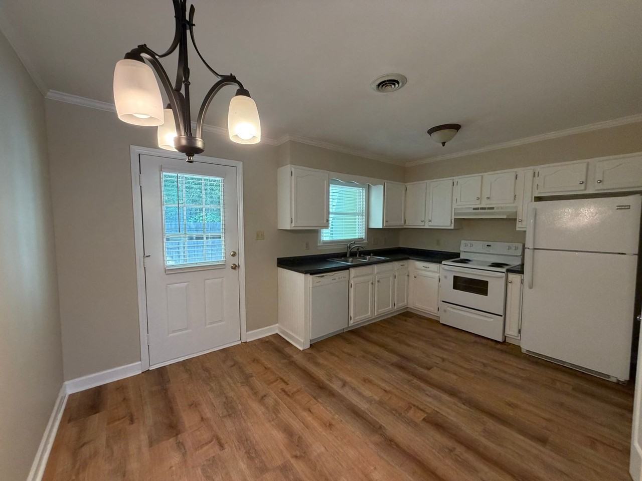 565 Cedarvilla Dr - Photo 5 of 13