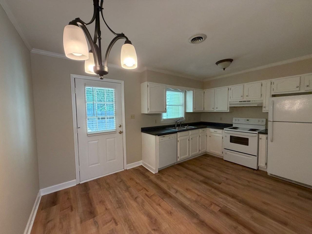 565 Cedarvilla Dr - Photo 6 of 13