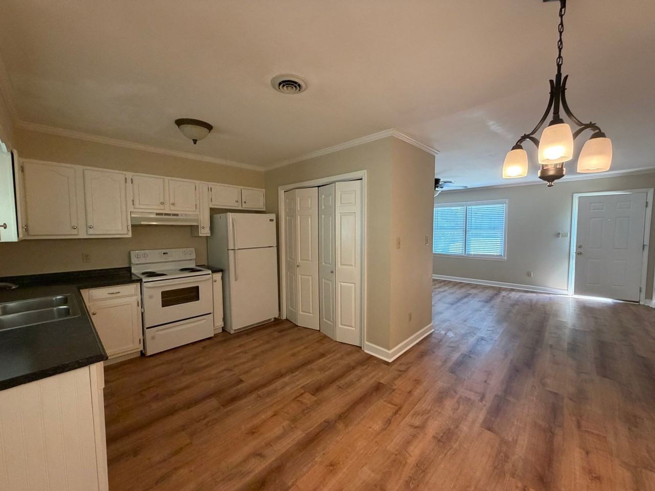565 Cedarvilla Dr - Photo 7 of 13
