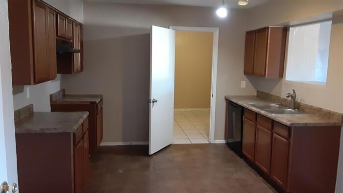 4717 N 47th Dr - Photo 4 of 18