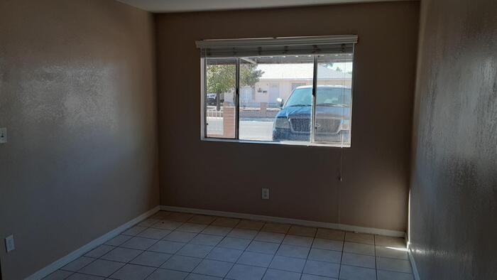 4717 N 47th Dr - Photo 6 of 18