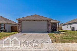 featured image of 981 E Starling St