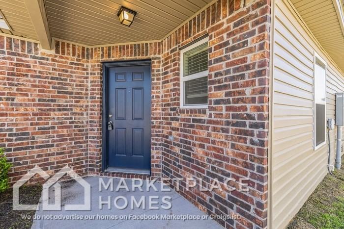 981 E Starling St - Photo 5 of 39