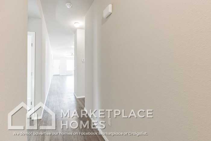 981 E Starling St - Photo 6 of 39