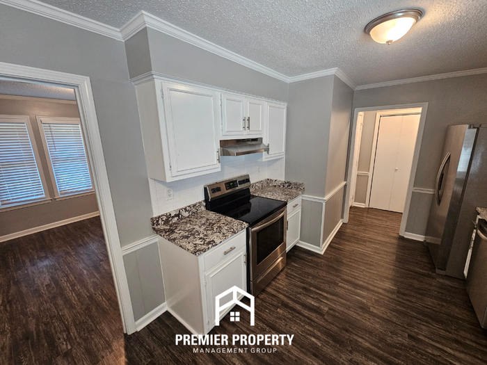 8131 Farmington Blvd - Photo 6 of 24
