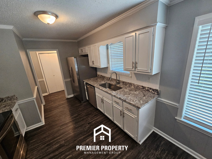 8131 Farmington Blvd - Photo 7 of 24