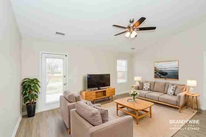 1138 Melvin Dr - Photo 2 of 20