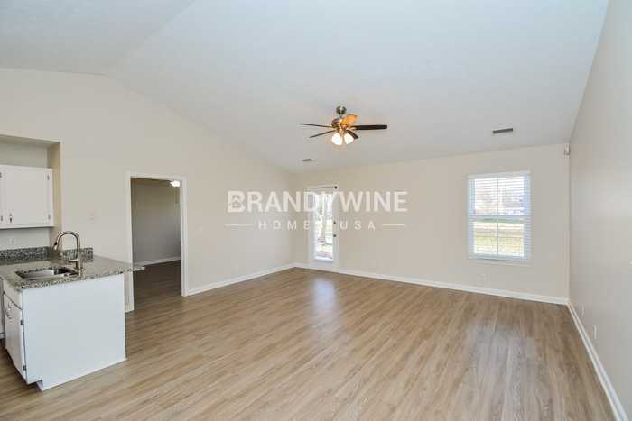 1138 Melvin Dr - Photo 5 of 20