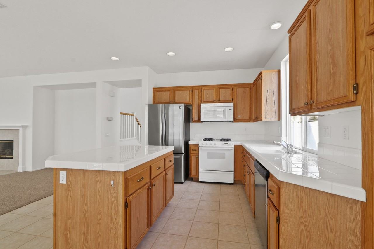8930 Bayshore Ln - Photo 3 of 21