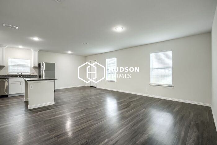 2034 Clay St - Photo 3 of 14