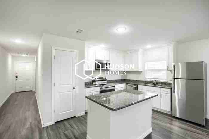 2034 Clay St - Photo 5 of 14