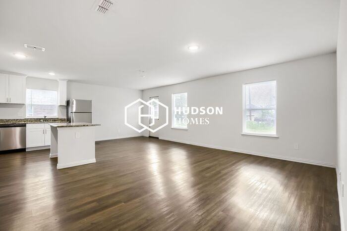 2904 Emma Ln - Photo 3 of 14