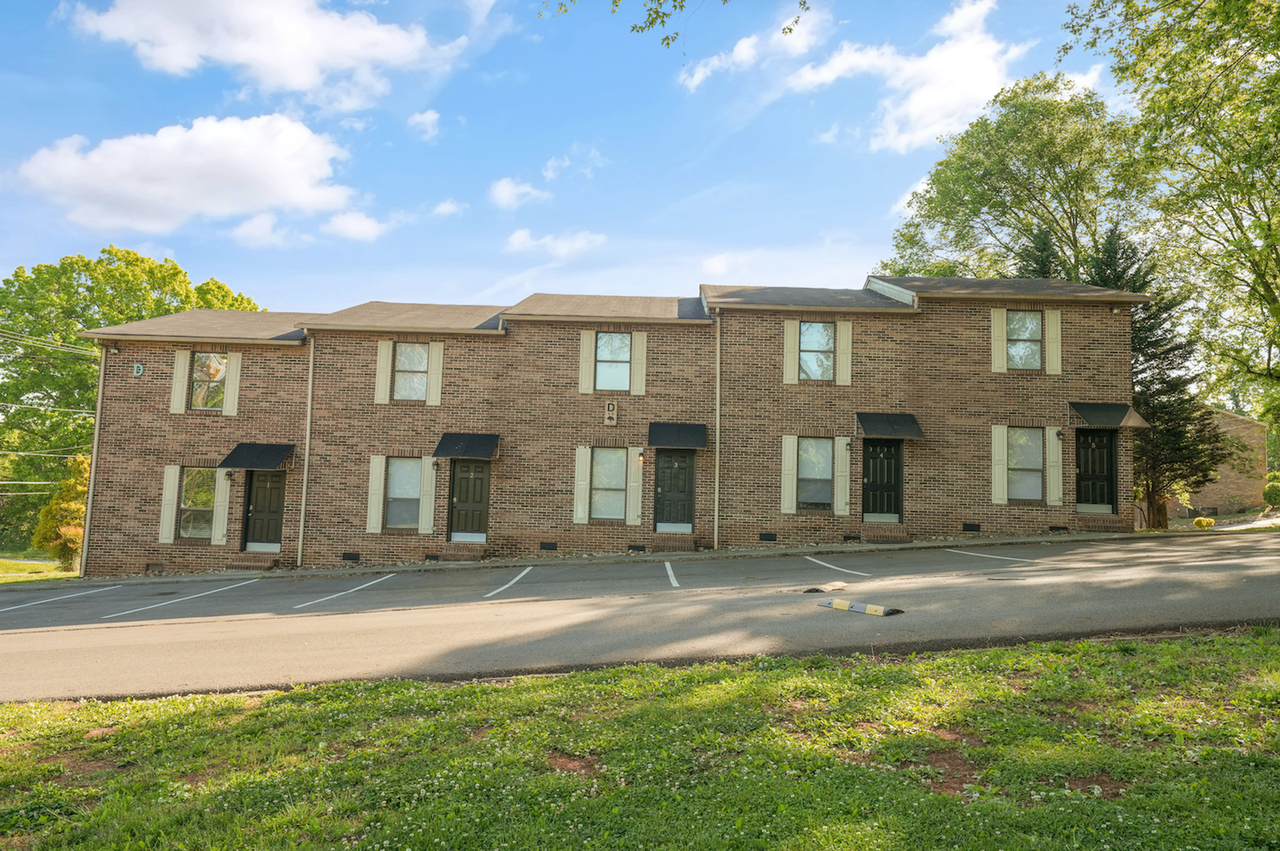 Hillwood Villas - Photo 4 of 14