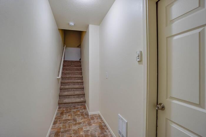 1821 Ne 88th Cir - Photo 4 of 39