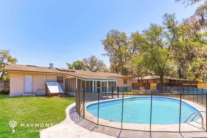 2742 Holly Ridge Dr - Photo 2 of 14