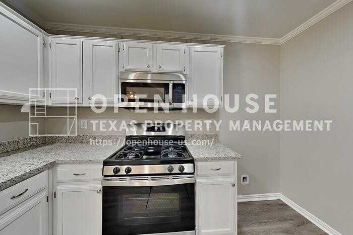 1313 Blum Ct - Photo 6 of 21