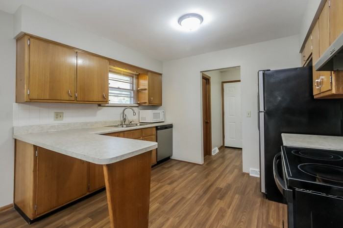 429 Brookside Ln - Photo 4 of 10