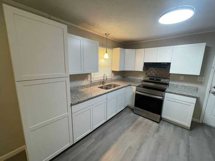 1812 Quail Run Dr - Photo 3 of 17