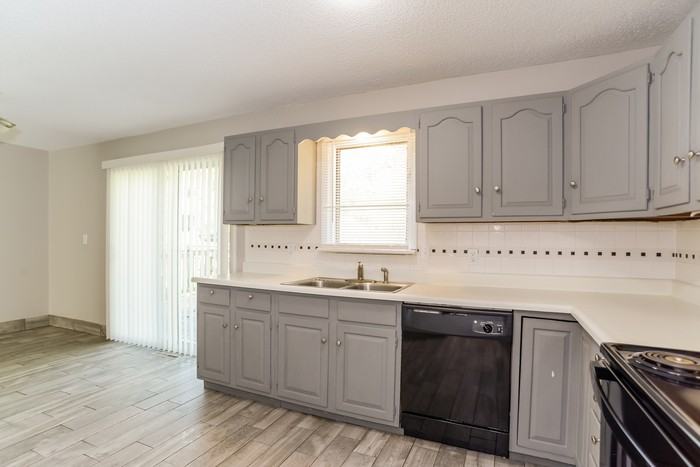 13144 Ashland Ave - Photo 5 of 9