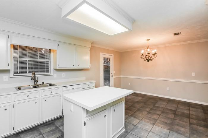 508 Stockton Cv - Photo 4 of 11