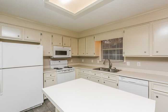 508 Stockton Cv - Photo 5 of 11