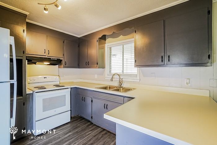 202 Overby St - Photo 5 of 11