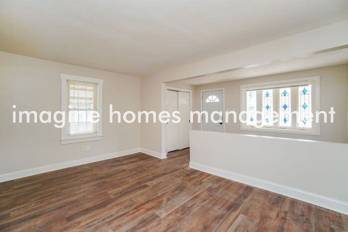 2828 Pine St - Photo 4 of 19