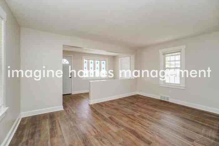 2828 Pine St - Photo 5 of 19