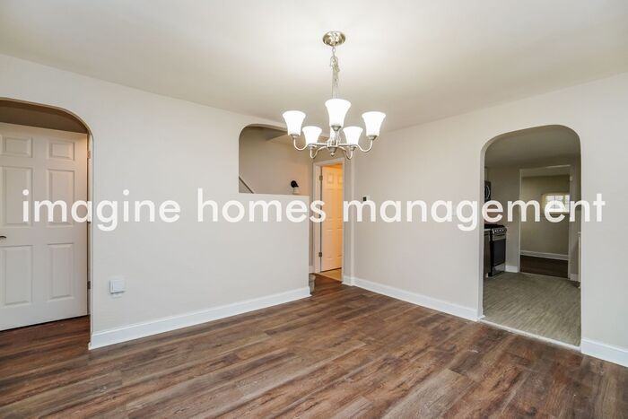 2828 Pine St - Photo 6 of 19