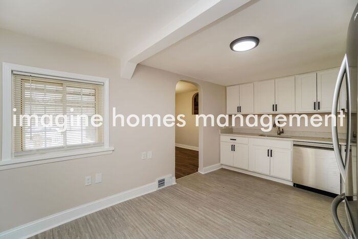 2828 Pine St - Photo 7 of 19