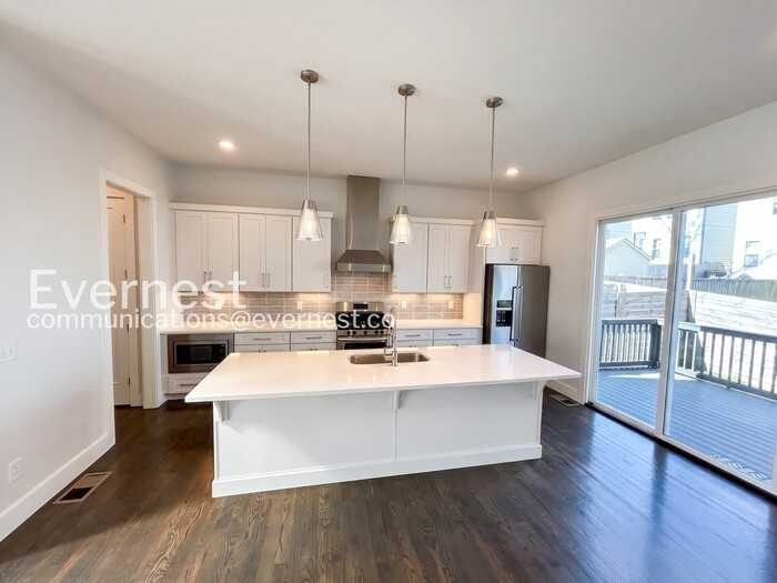 915 Delmas Ave #B - Photo 3 of 22