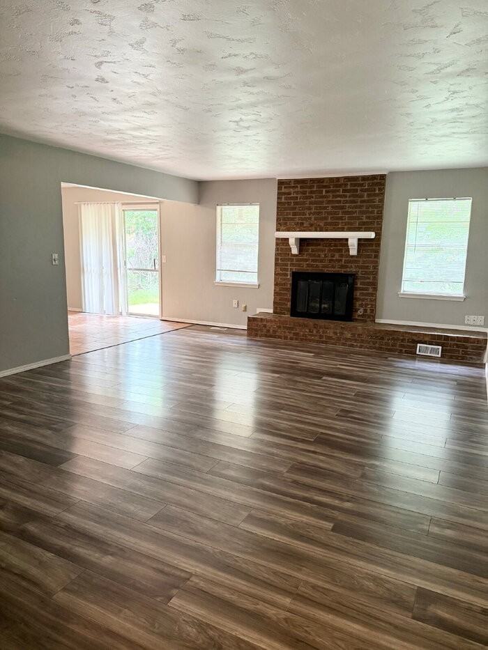 9904 Lancet Ln - Photo 3 of 25