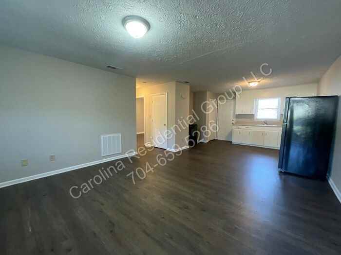 322 E Sumter St #4 - Photo 3 of 13