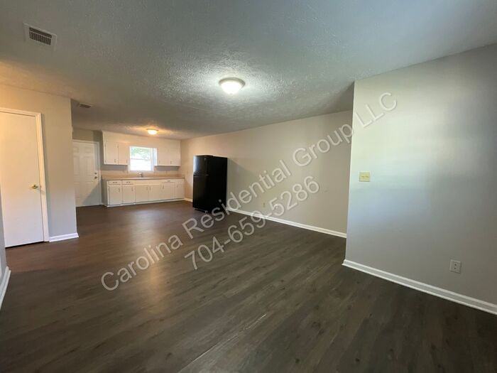 322 E Sumter St #4 - Photo 4 of 13