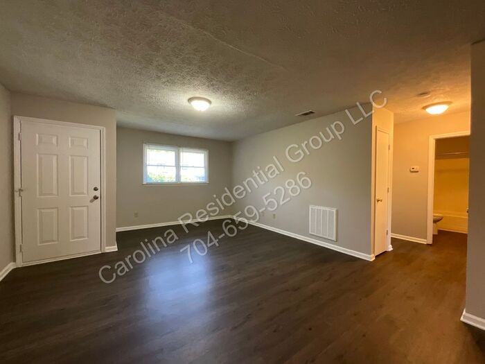 322 E Sumter St #4 - Photo 5 of 13