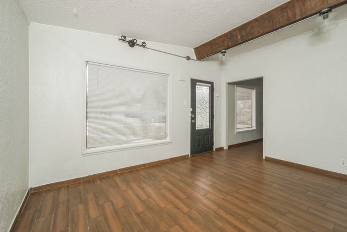 314 Surrels Ave - Photo 4 of 18