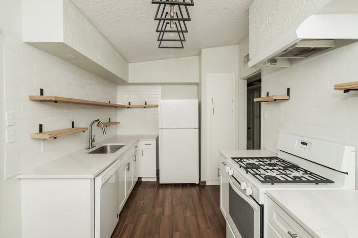 314 Surrels Ave - Photo 6 of 18