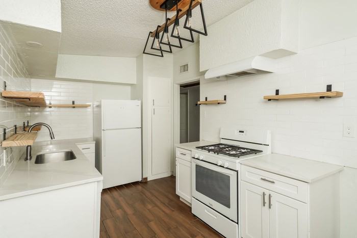 314 Surrels Ave - Photo 7 of 18