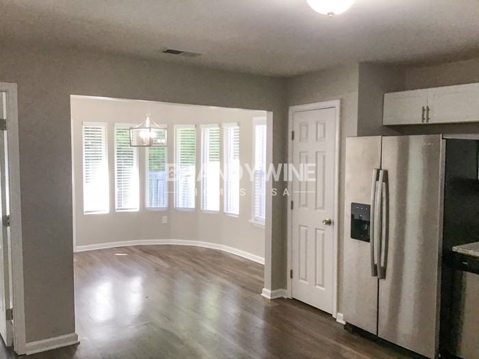 1033 Nolan Ln - Photo 7 of 20