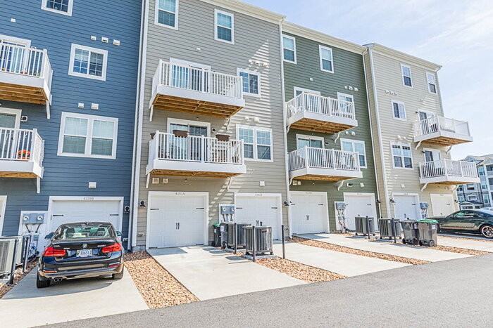 4361 Saunders Station Loop - Photo 2 of 32