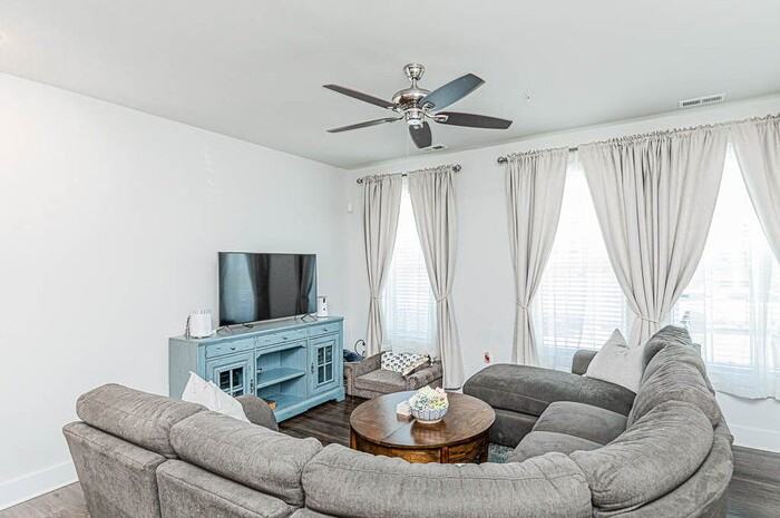 4361 Saunders Station Loop - Photo 5 of 32